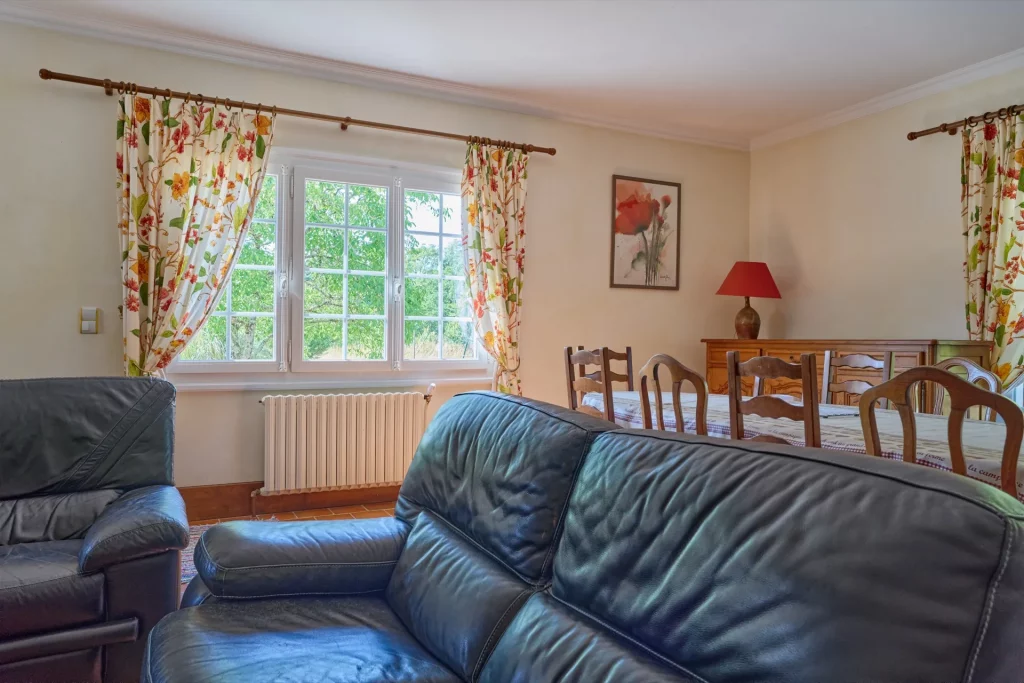 D'ensemble de l'espace salon et salle à manger