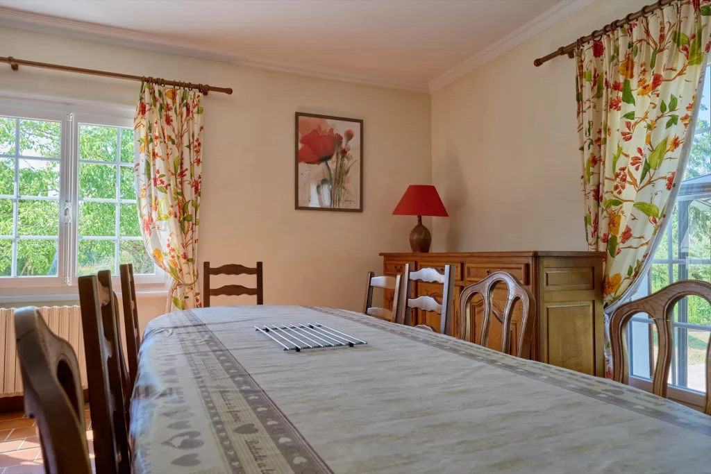 Gros plan sur la table à manger