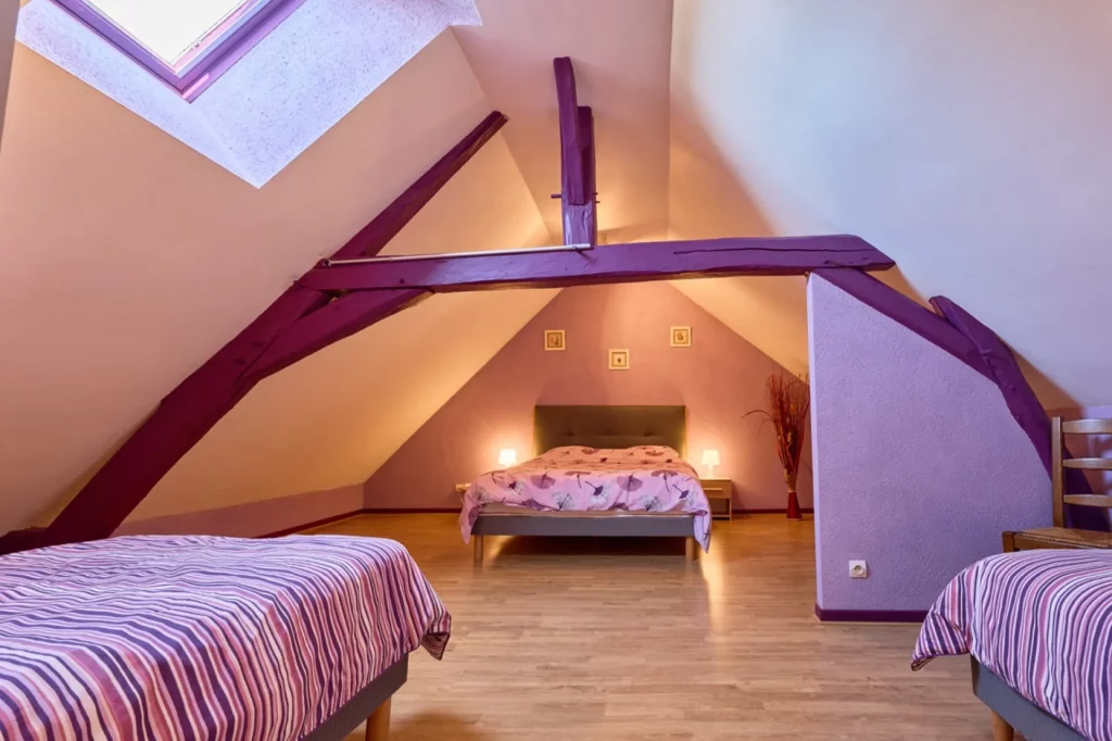 D'ensemble de la chambre violette