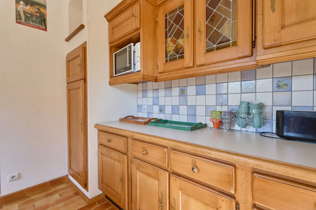 Gros plan sur plan de travail dans la cuisine