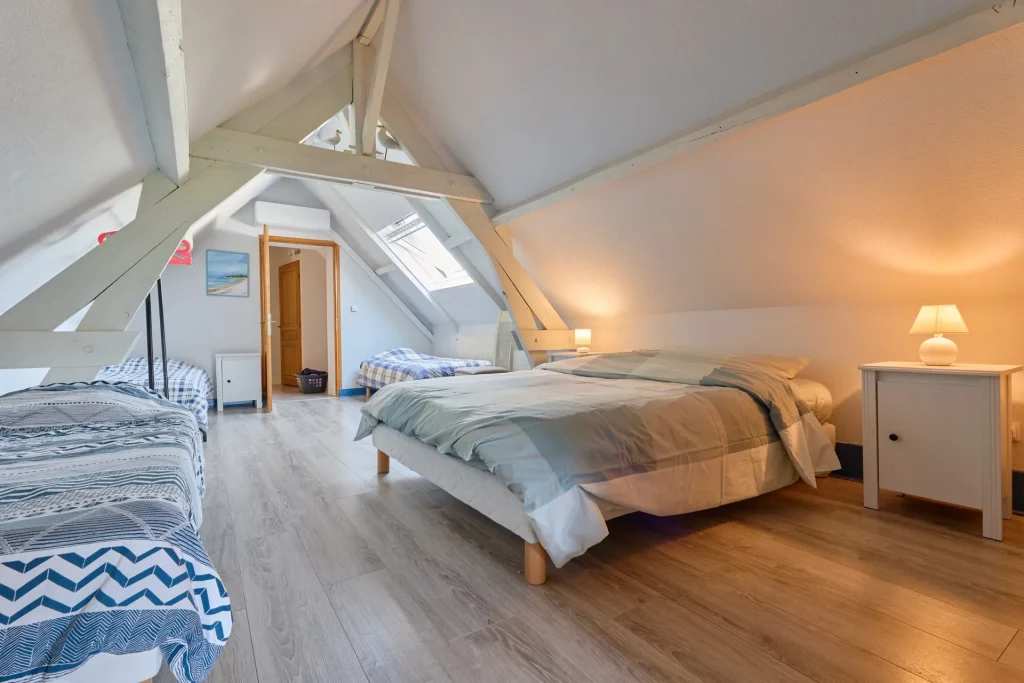 Vue d'ensemble de la chambre à l'étage