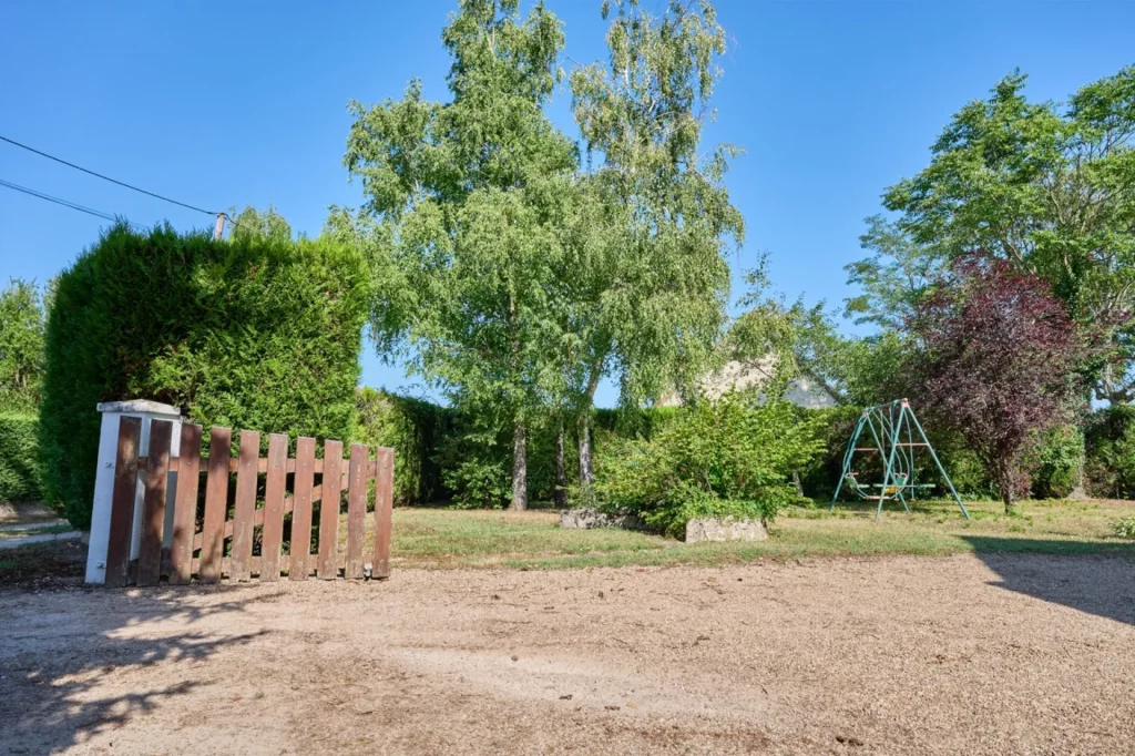 Jardin avec balançoire